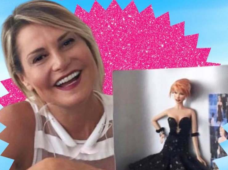 Simona Ventura posa assieme alla Barbie a lei dedicata. (Instagram) - Metropolinotizie.it