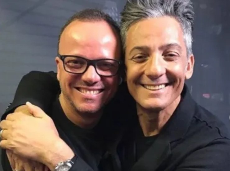 Gigi D'Alessio e il "fratello" Rosario in un selfie assieme. (Instagram) - Metropolinotizie.it