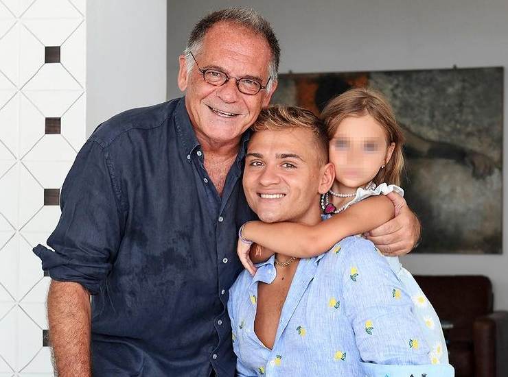 Alessandro Cecchi Paone e Simone Antolini posano per il settimanale "Chi" assieme alla piccola Melissa. (Instagram) - Metropolinotizie.it