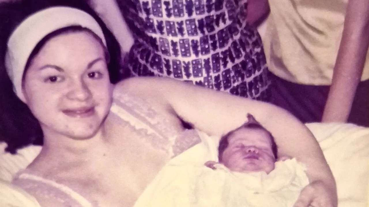 Riposa sereno nella foto che lo ritrae neonato: di chi si tratta? (Instagram) - Metropolinotizie.it