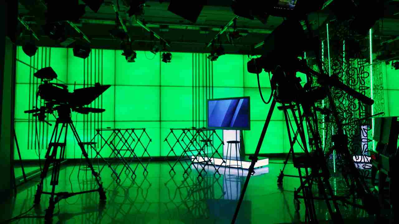 Conduttore tv nei guai (Fonte Corporate+)