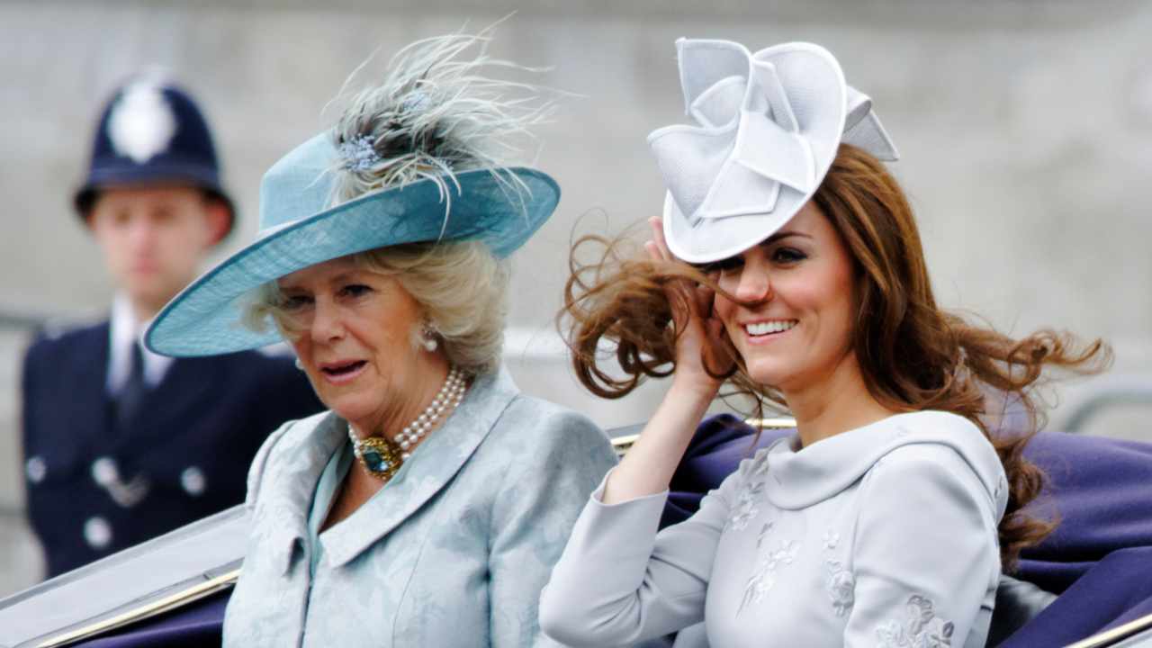 Camilla Mountbatten-Windsor e Kate Middleton in un viaggio in carrozza. (Deposit Photos) - Metropolinotizie.it