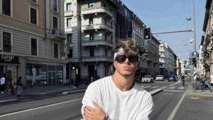 mattia-zenzola-tra-le-lenzuola-con-lei-Metropolinotizie.it