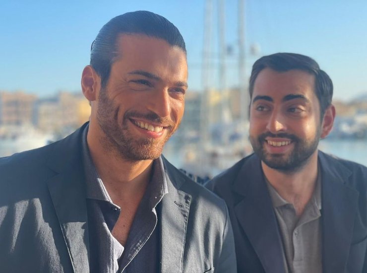 Can Yaman in uno scatto pubblicato di recente, sul set di "Viola come il mare". (Instagram) - Metropolinotizie.it