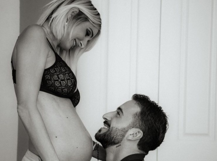 Veronica Peparini e Andreas Muller in una foto di annuncio della gravidanza. (Instagram) - Metropolinotizie.it