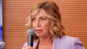 La conduttrice Myrta Merlino durante una presentazione. (ANSA) - Metropolinotizie.it