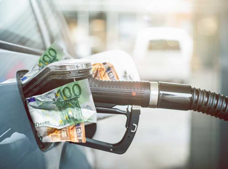 Come varia il costo della benzina di paese in paese? Italia nella media. - Metropolinotizie.it