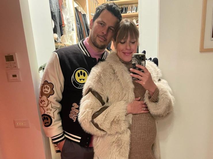 Matteo Giunta e Federica Pellegrini in un selfie "con pancione". (Instagram) - Metropolinotizie.it