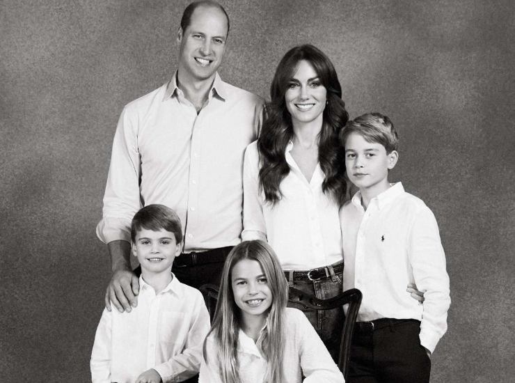 La foto della famiglia di William e Kate. (Josh Shinner) - Metropolinotizie.it