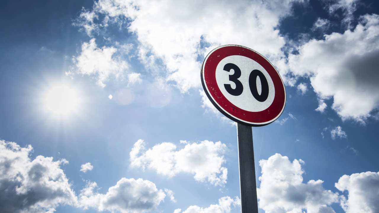 Limite di velocità, a Bologna scende a 30 km/h. - Metropolinotizie.it