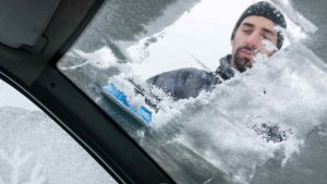 Il parabrezza brinato è il cruccio di molti automobilisti. - Metropolinotizie.it