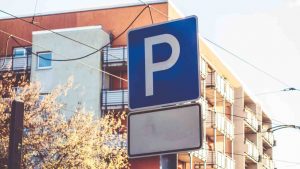 Il tema dei parcheggi genera polemiche in tutto il mondo. - Metropolinotizie.it