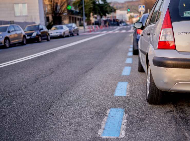 C'è chi lamenta l'eccessiva presenza delle strisce blu. - Metropolinotizie.it