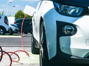 Incentivo auto elettriche (depositphotos) - metropolinotizie.it